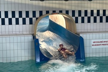 Třeťáci úspěšně zakončili plavecký výcvik